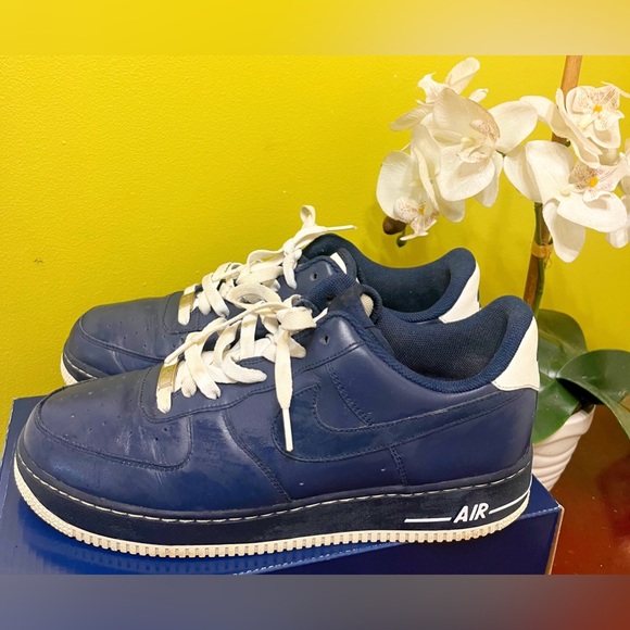 Men’s Size 10 US Air Force 1 Sneaker - Picture 1 of 7